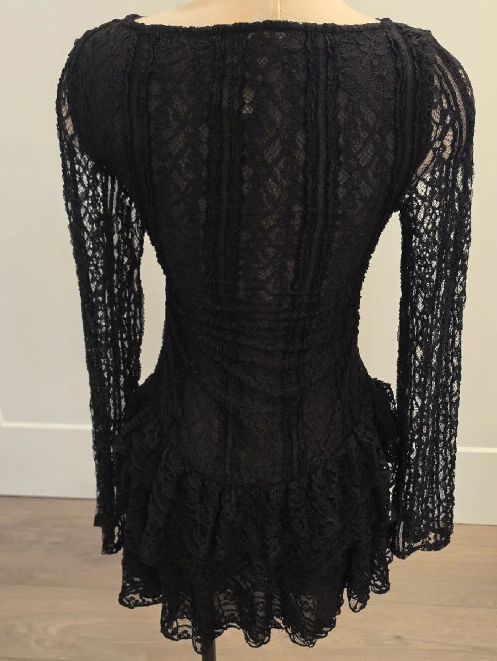Free People women’s Black Lace Long-Sleeve Mini Dress size S new with tags